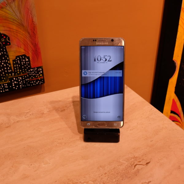 BSTHCMULTIDOCK: MULTI-PHONE COMPATIBLE DOCKING STATION WITH HIDDEN CAMERA - Image 4